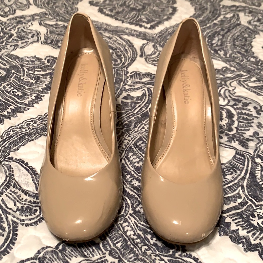 Kelly & Katie Isabel nude heel